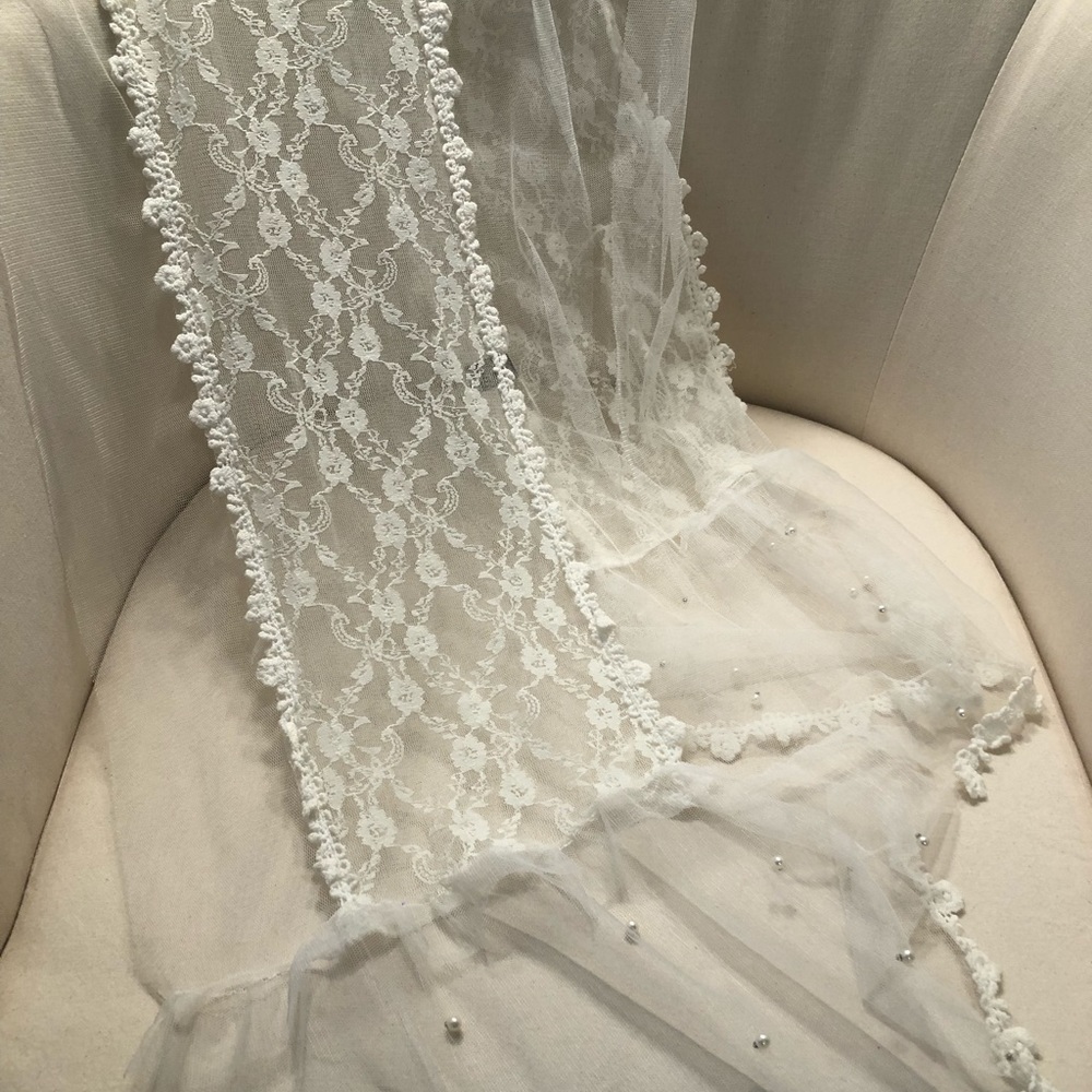 Lace & Pearl elegant scarf